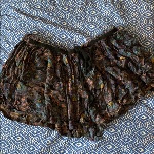 ECOTÉ  Shorts with Pockets and Elastic waistband.